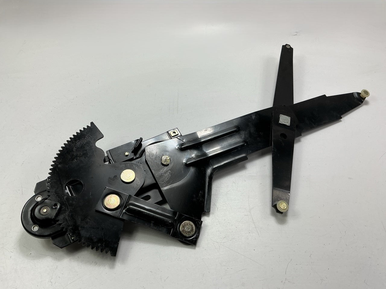 WAI WMR5232R Right Manual Window Regulator - 1968-1969 Chevy Camaro, Firebird