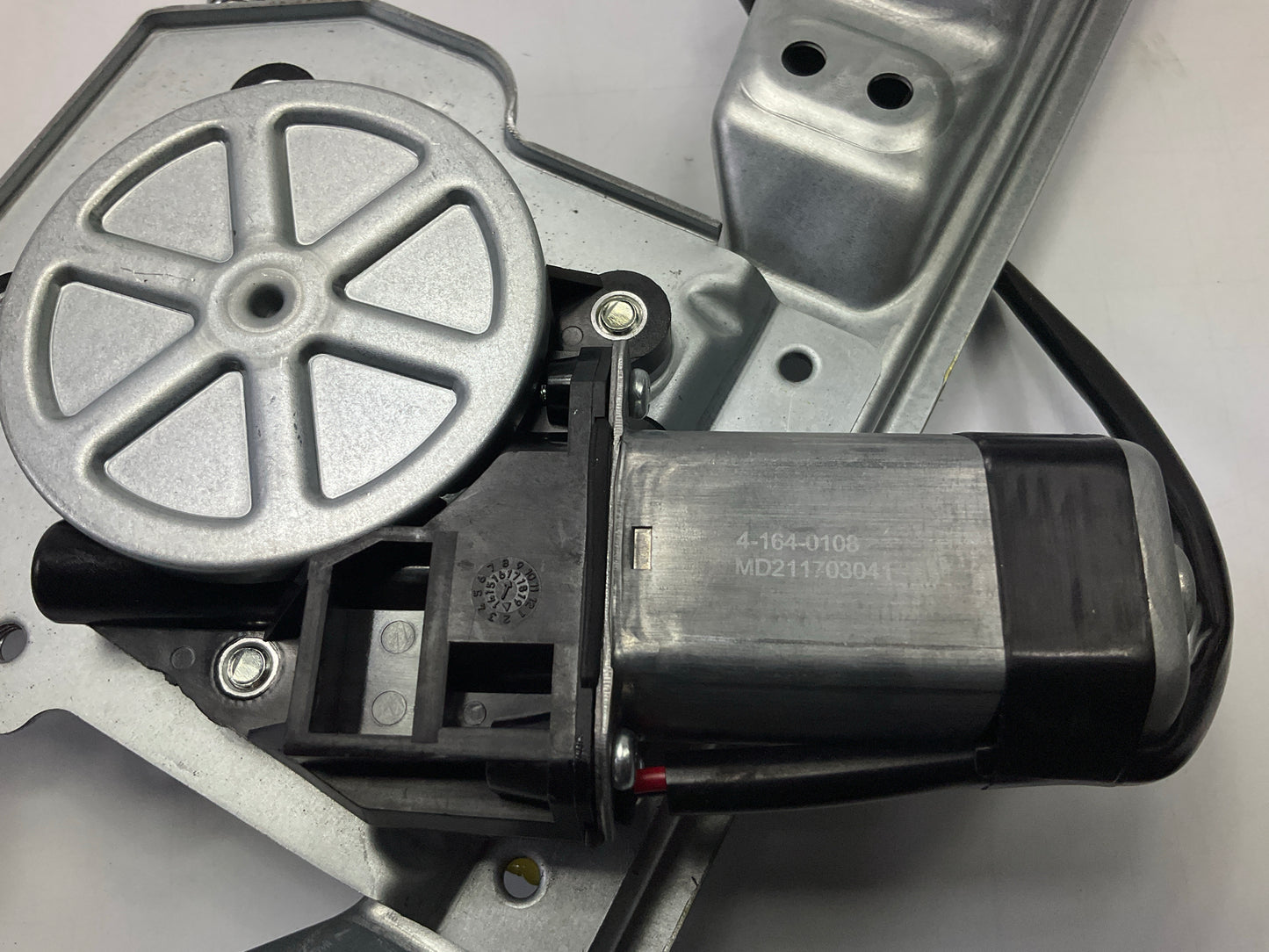 WAI WPR0548RM Front Right Passenger Power Window Regulator And Motor Assembly