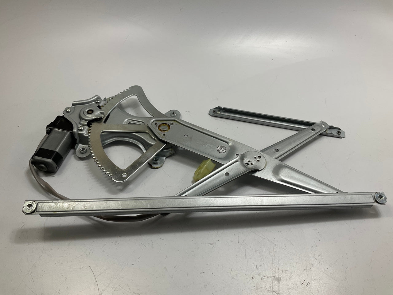 WAI WPR0602RM Front Right Power Window Regulator For 2003-2008 Pontiac Vibe