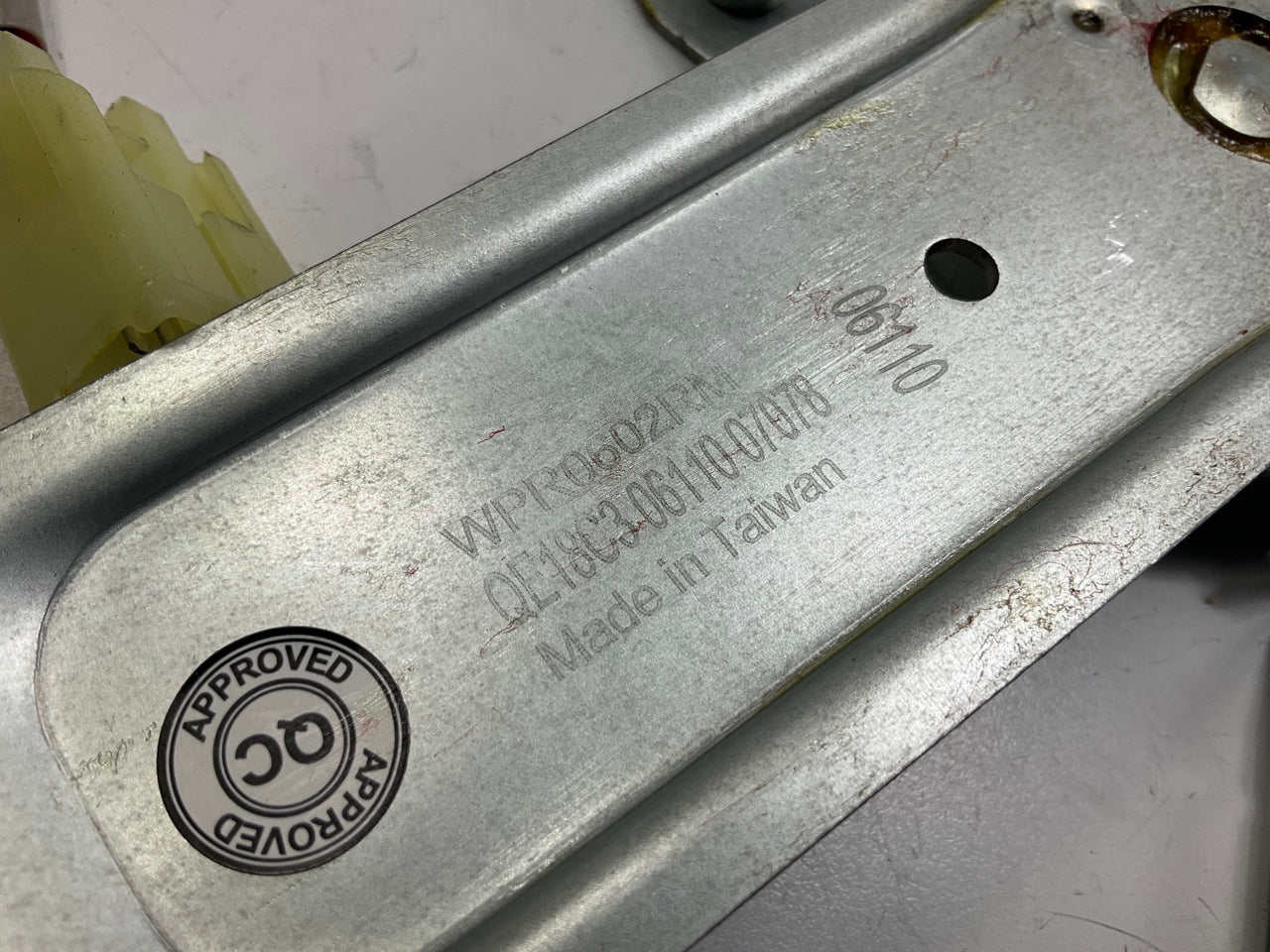 WAI WPR0602RM Front Right Power Window Regulator For 2003-2008 Pontiac Vibe