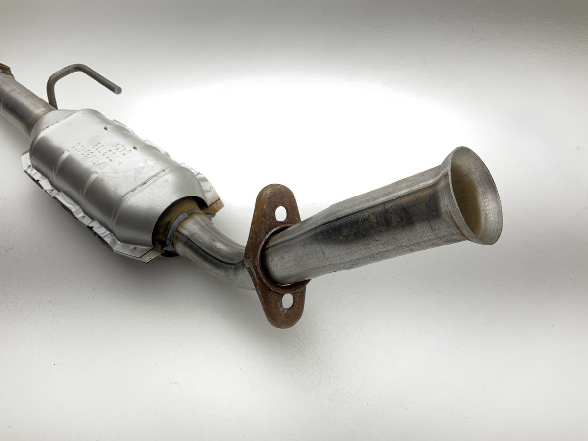 DENTED SEE PHOTOS Walker 15828 Catalytic Converter 95-97 Ranger, B2300