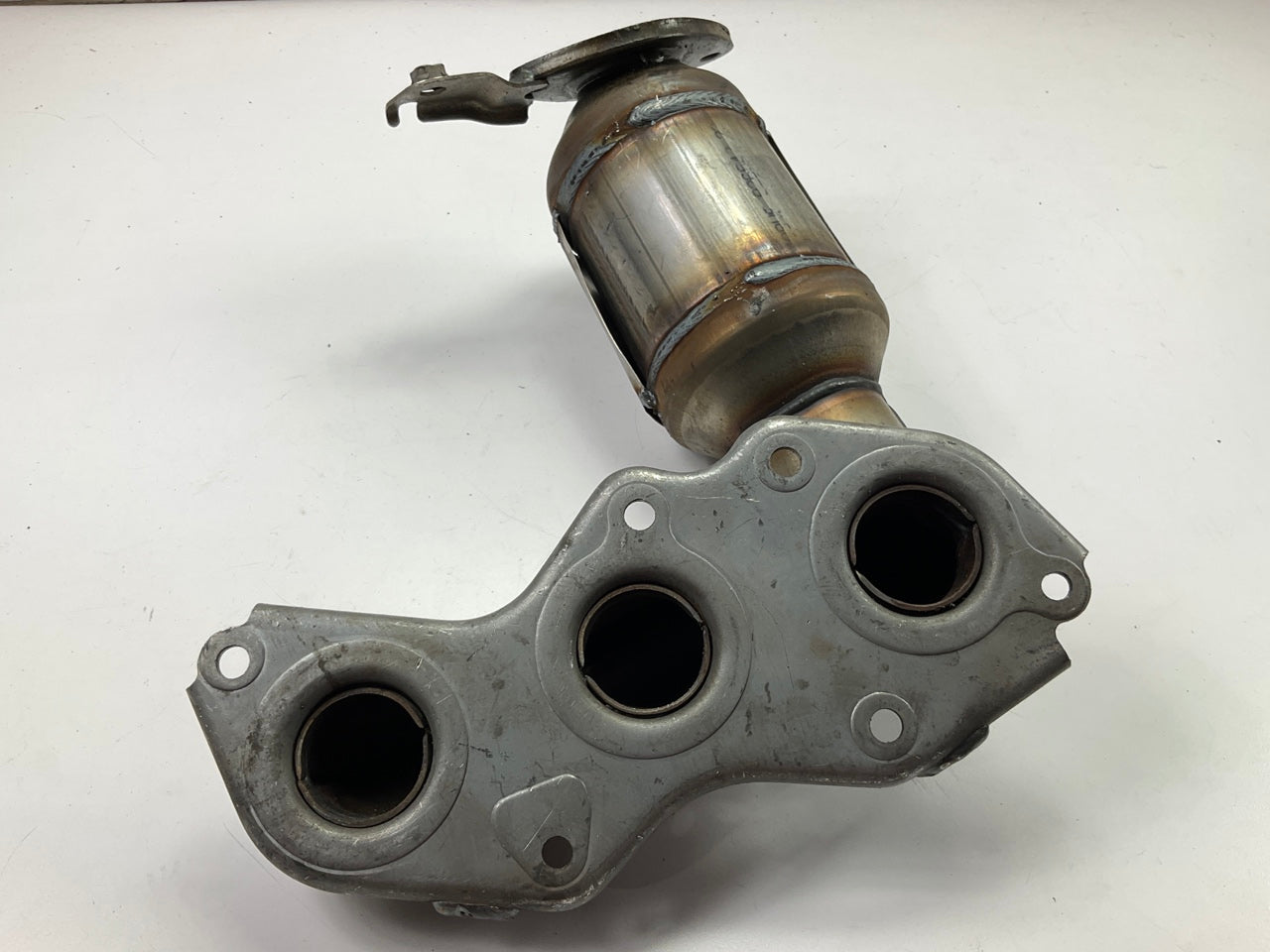 Walker 16624 Front Direct Fit EPA Compliant Catalytic Converter & Manifold