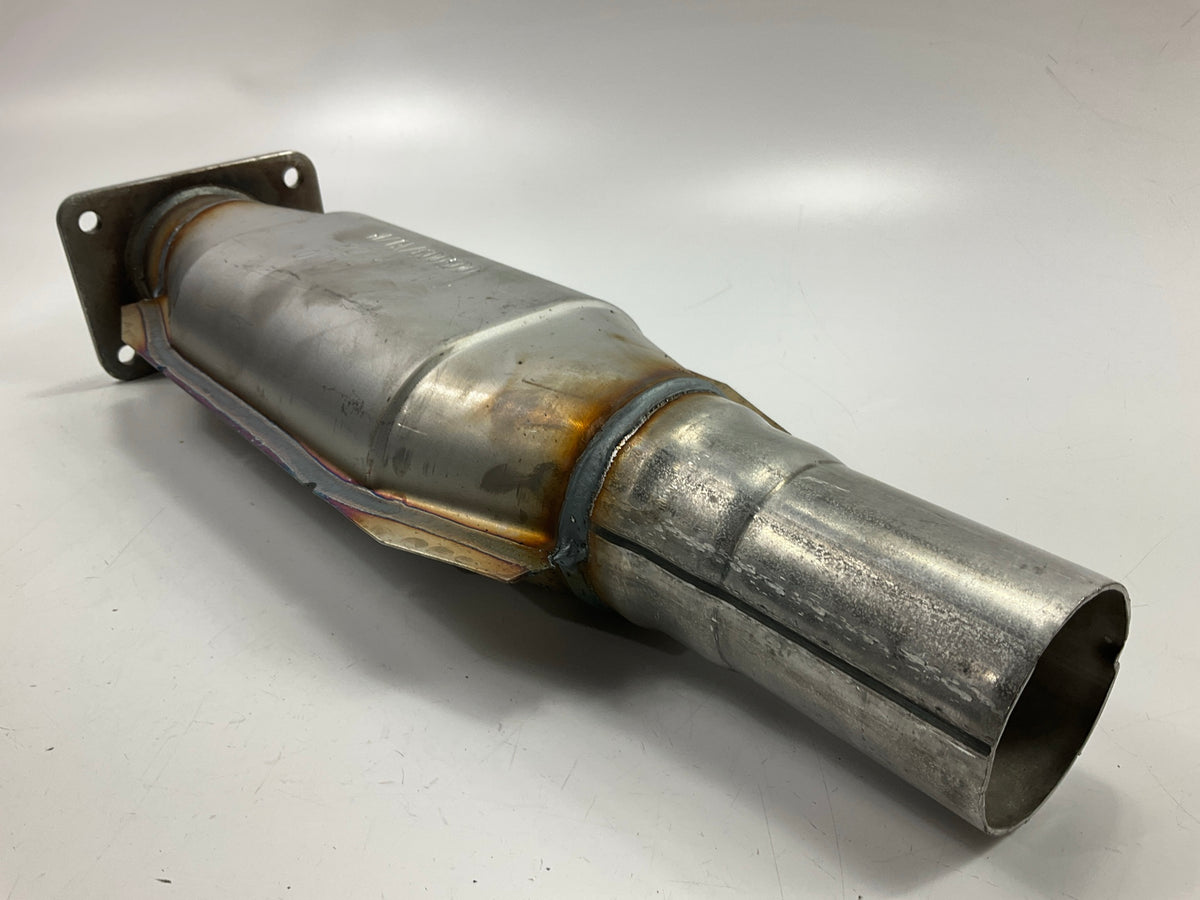 Walker 16686  Catalytic Converter 00-05 DeVille, 06-08 DTS, 98-01 Seville