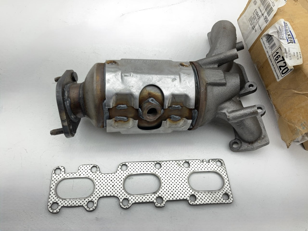 Walker 16720 Front Catalytic Converter With Integrated Exhaust Manifold - EPA