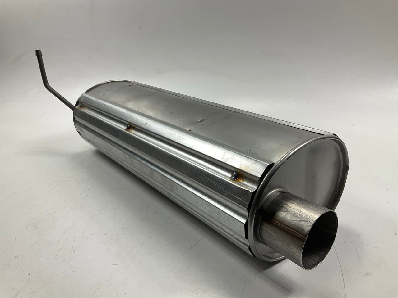 Walker 21725 Direct Replacement Quiet-Flow SS Muffler - 2008-10 F-250 F-350 Gas