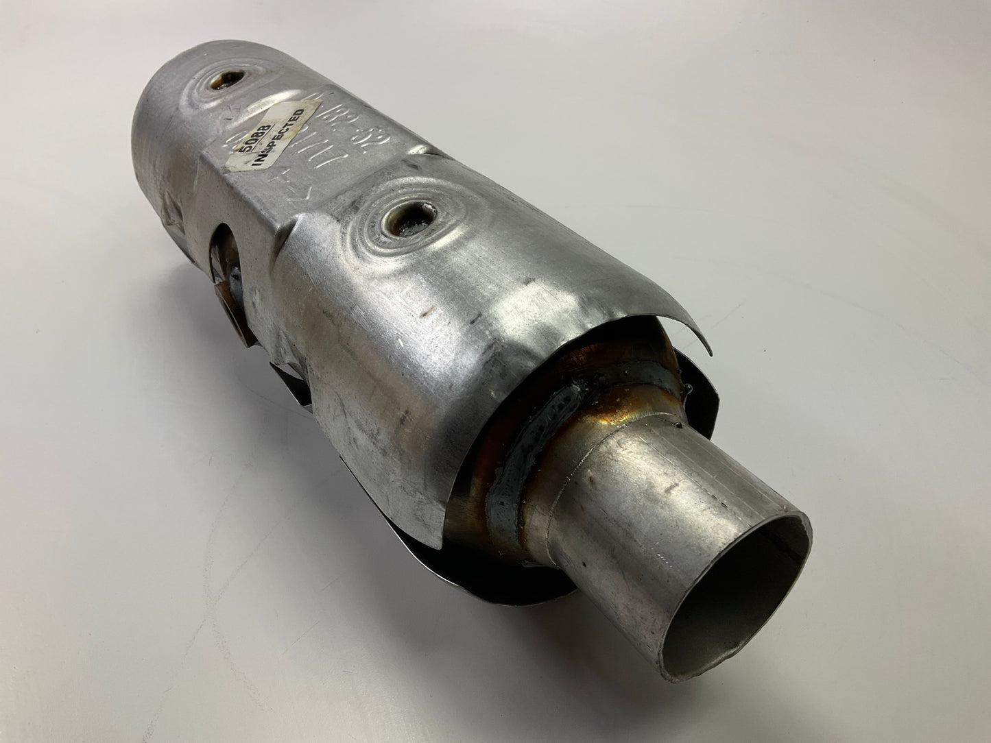 Walker 81717 CARB Universal Catalytic Converter, 2'' Inlet, 2'' Outet, 17.5'' Long