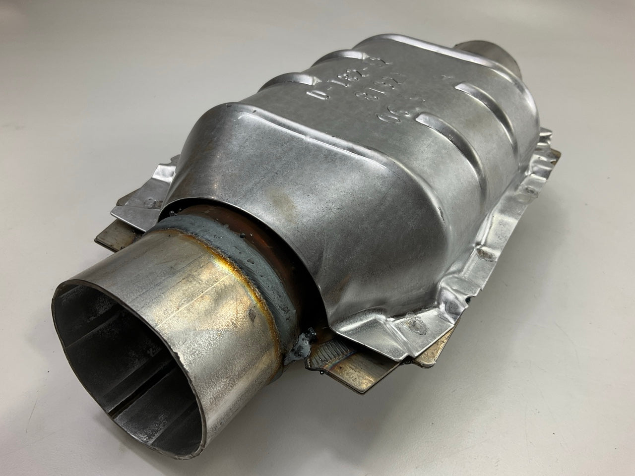Walker 81923 CalCat Universal Catalytic Converter, 2-1/2'' Inlet/Outlet - CARB