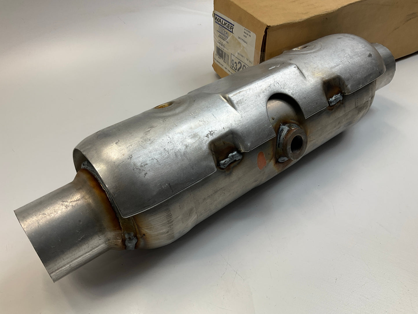 Walker 93267 UNIVERSAL Catalytic Converter - 2-1/4'' ID, 17-1/2'' Overall Length
