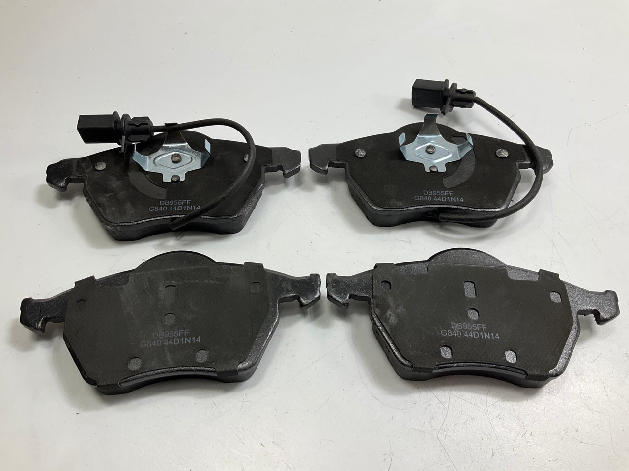 Wearever GMKD840 Front Semi-Metallic Disc Brake Pads