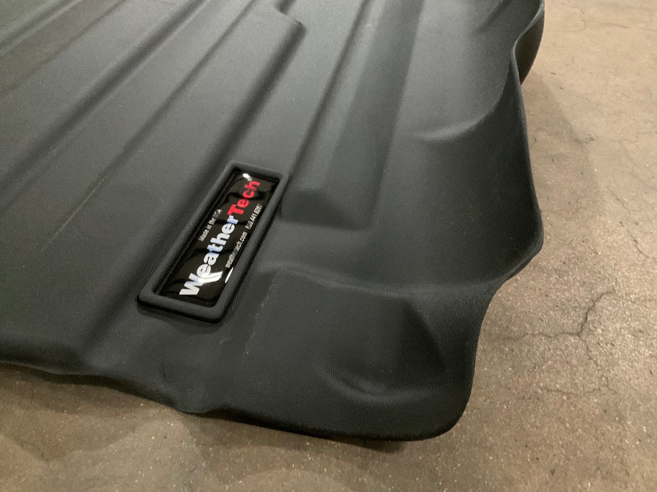 Direct Fit 36905 - Custom Bed Liner Black For 07-18 Silverado/Sierra (Short Box)