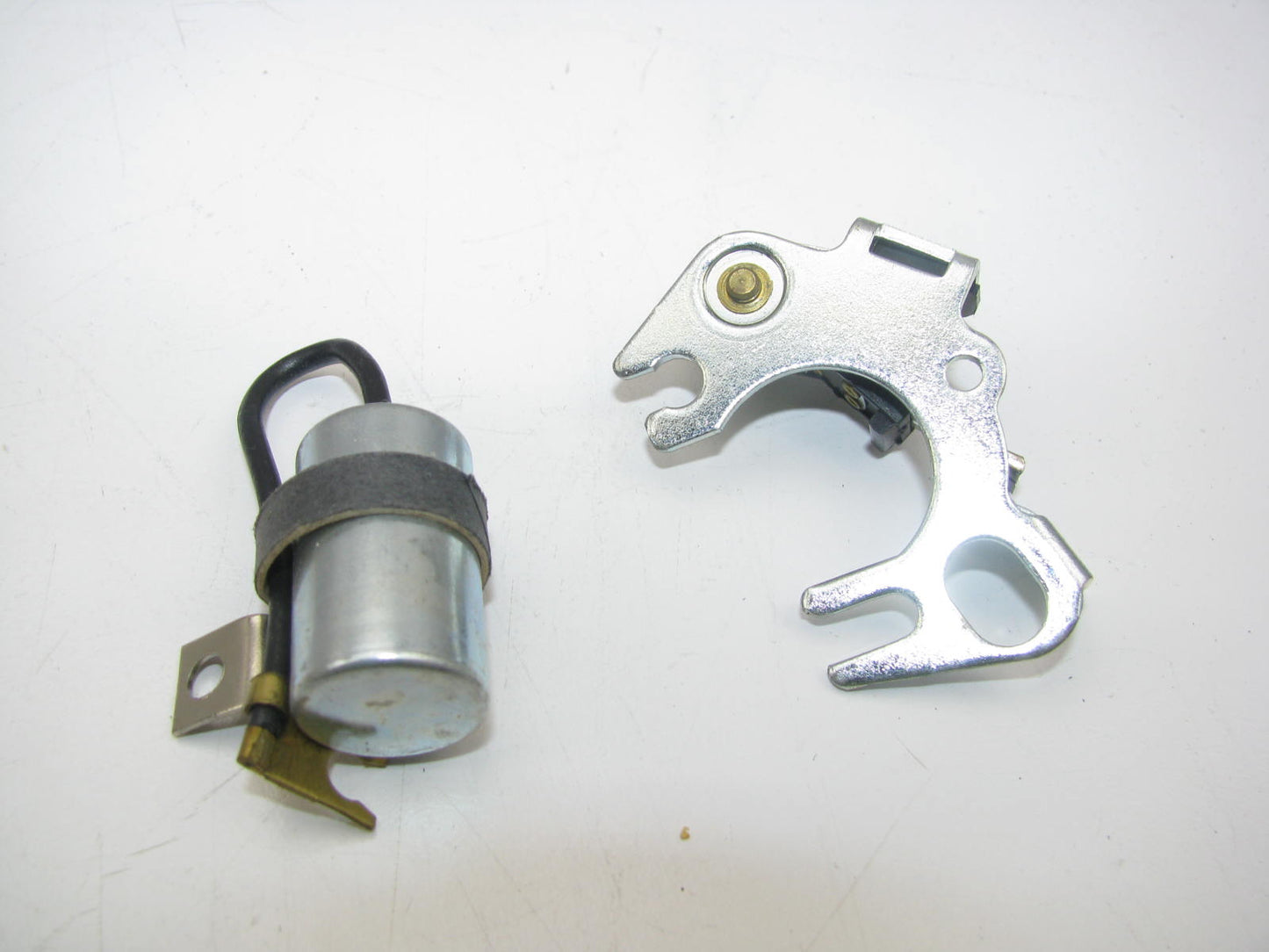 Wells 11519 Ignition Breaker Points And Condenser Kit