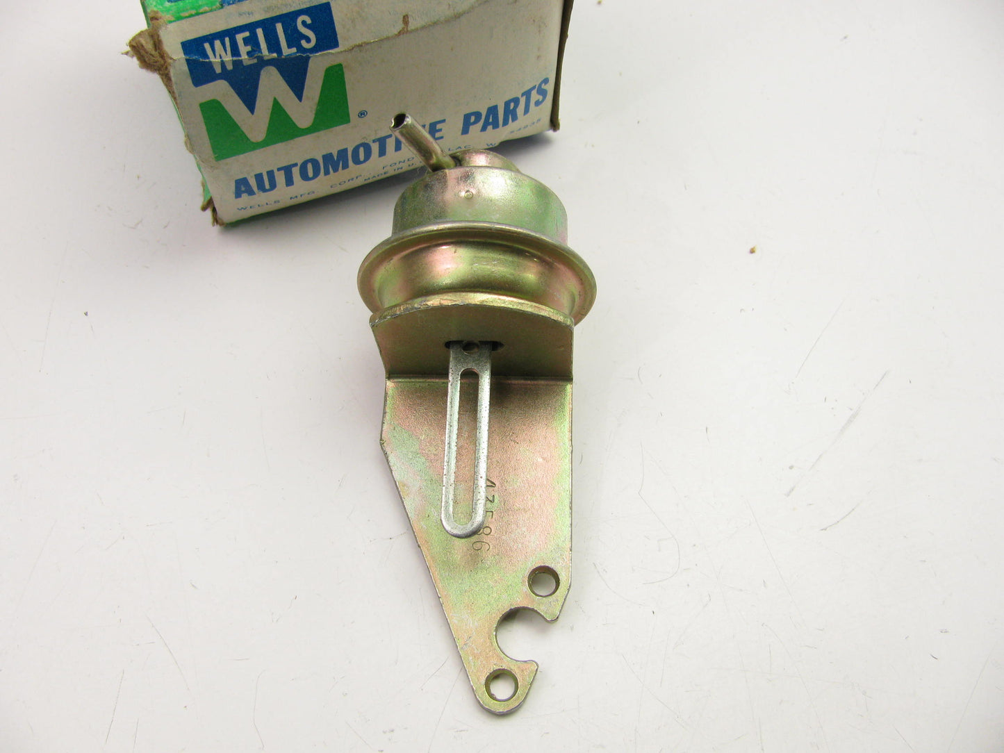 Wells CP107 Carburetor Choke Pull-Off - 1975-1976 Pontiac Rochester 2-BBL 2GC