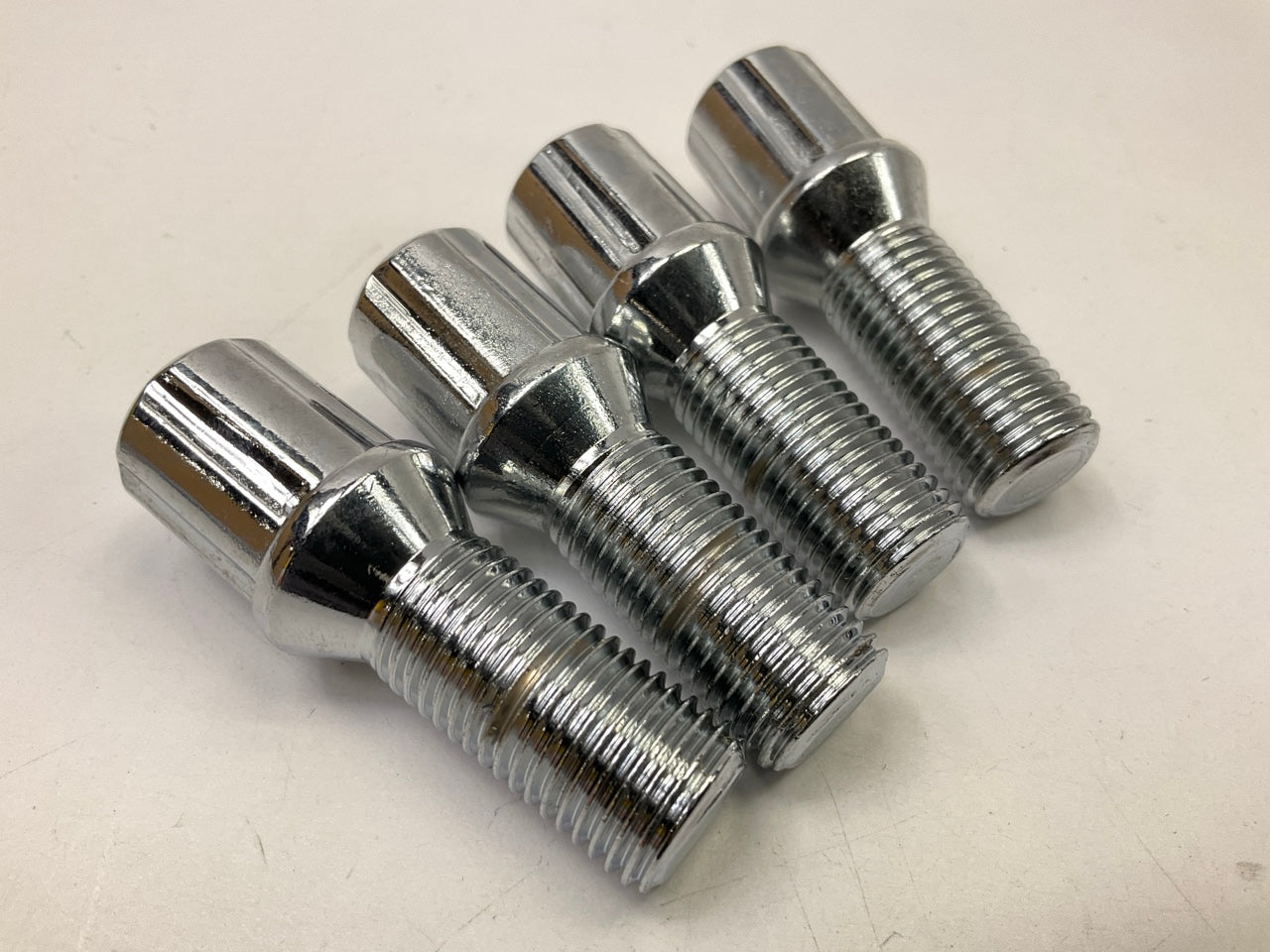 (20) White Knight 318204 Spline Wheel Lug Bolts - 14MM X 1.50 R.H., 1.10'' Shank