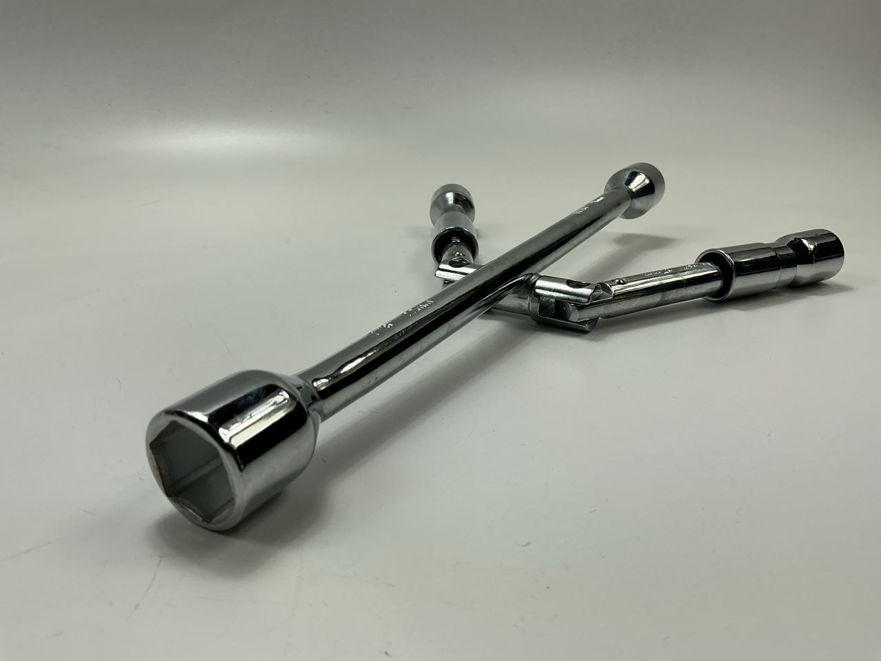 White Knight 403 Folding 4-Way Cross Lug Nut Wrench - 11/16'', 3/4'', 13/16'', 7/8''