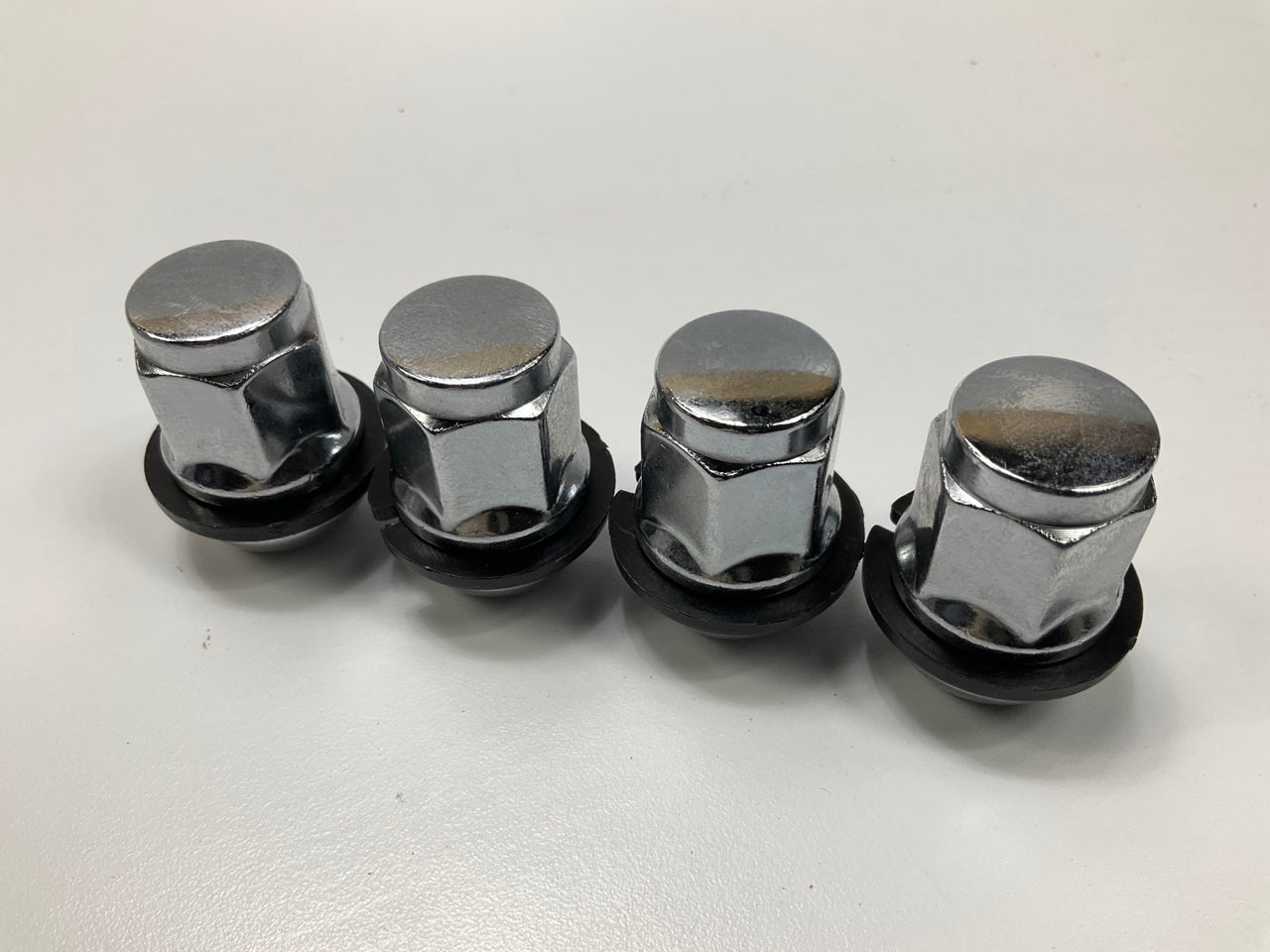 White Knight 419074 Wheel Lug Nuts, 12mm-1.50 RH, Radius Seat, 19mm Hex, 20/Pack