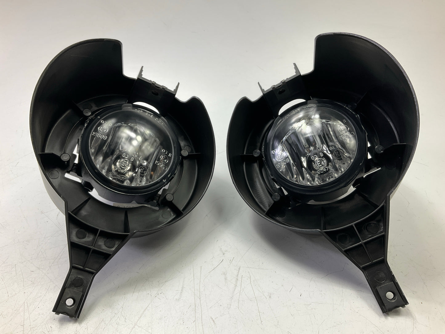 Winjet CFWJ-0406-C Fog Light Lamp Kit With Wiring For 2005-2017 Nissan Frontier