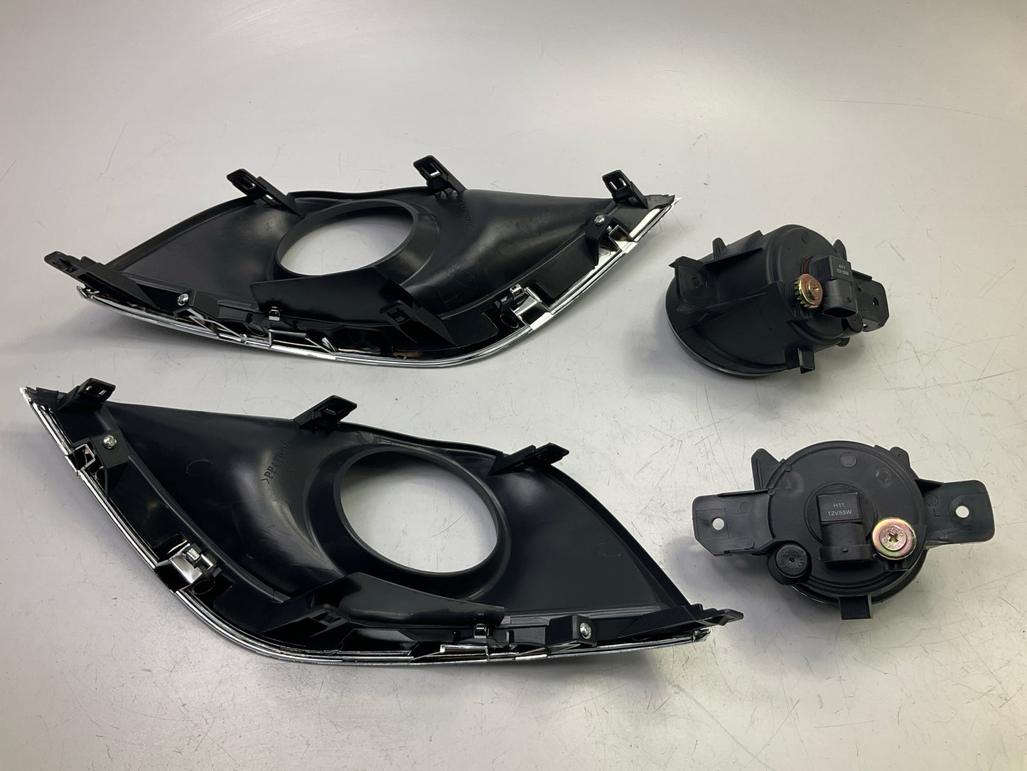 Winjet CFWJ-0454-C Fog Light Lamp Kit For 2016-2019 Nissan Versa