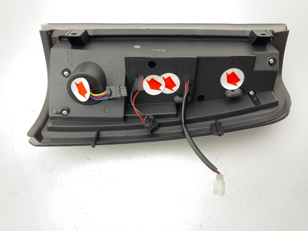 Winjet WJ20-0006-05 LED Tail Light Lamp Set (Smoke) 1999-2006 Silverado & Sierra