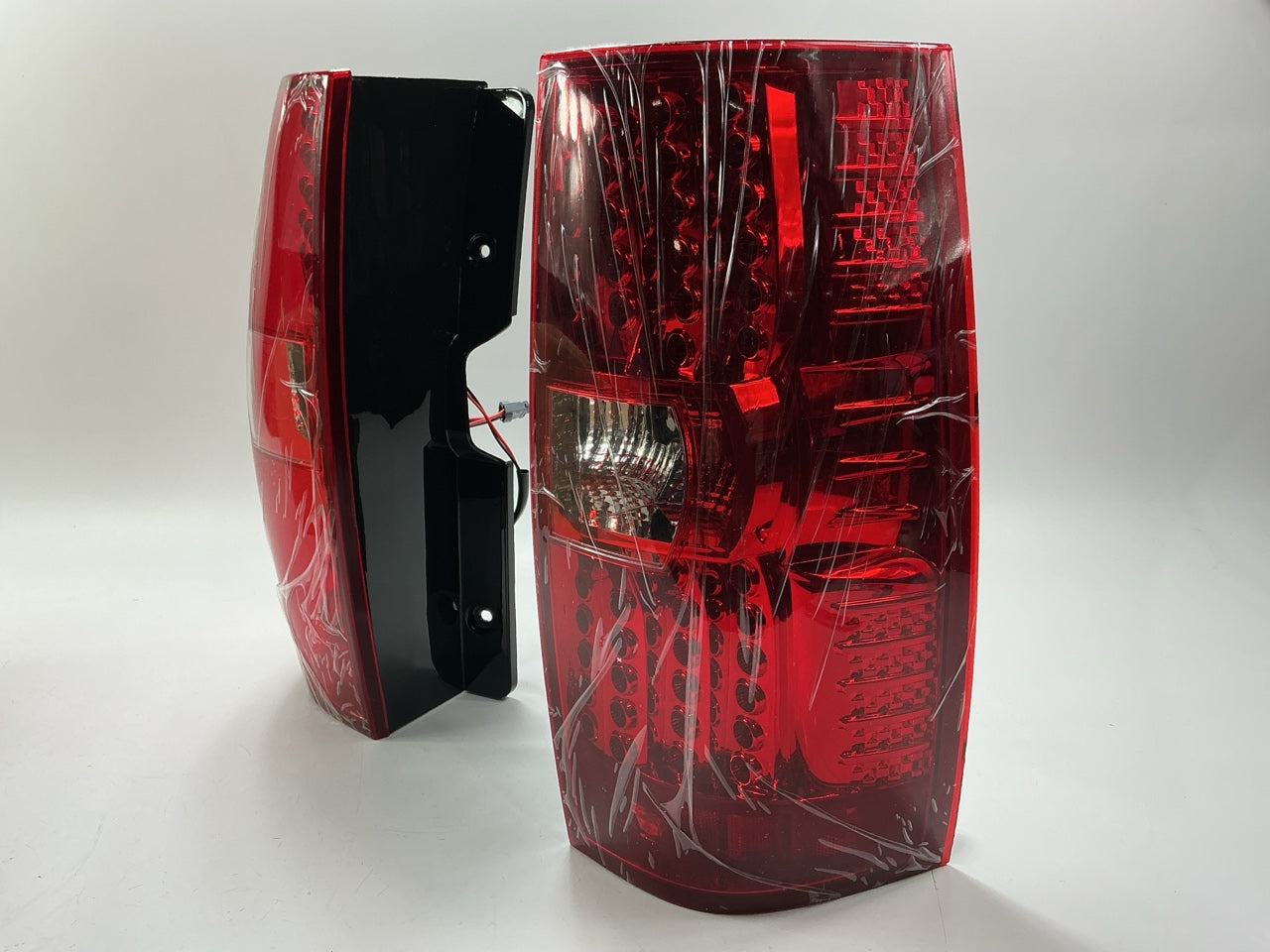 Winjet WJ20-0066-08 Tail Light Lamp Set (LED) For 2007-14 Chevy Suburban, Tahoe