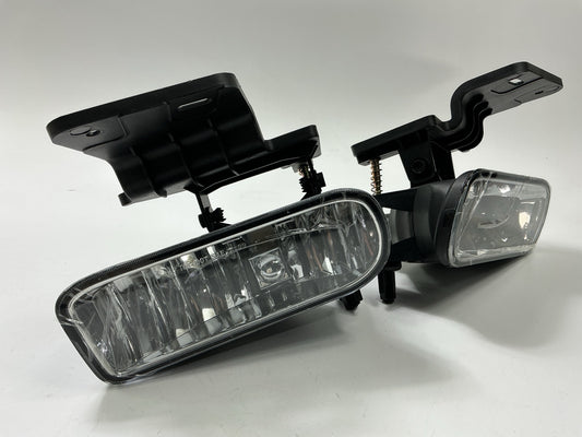 Winjet WJ30-0125-09 Fog Light Lamp Set (Clear) 1999-02 Silverado, 00-06 Suburban