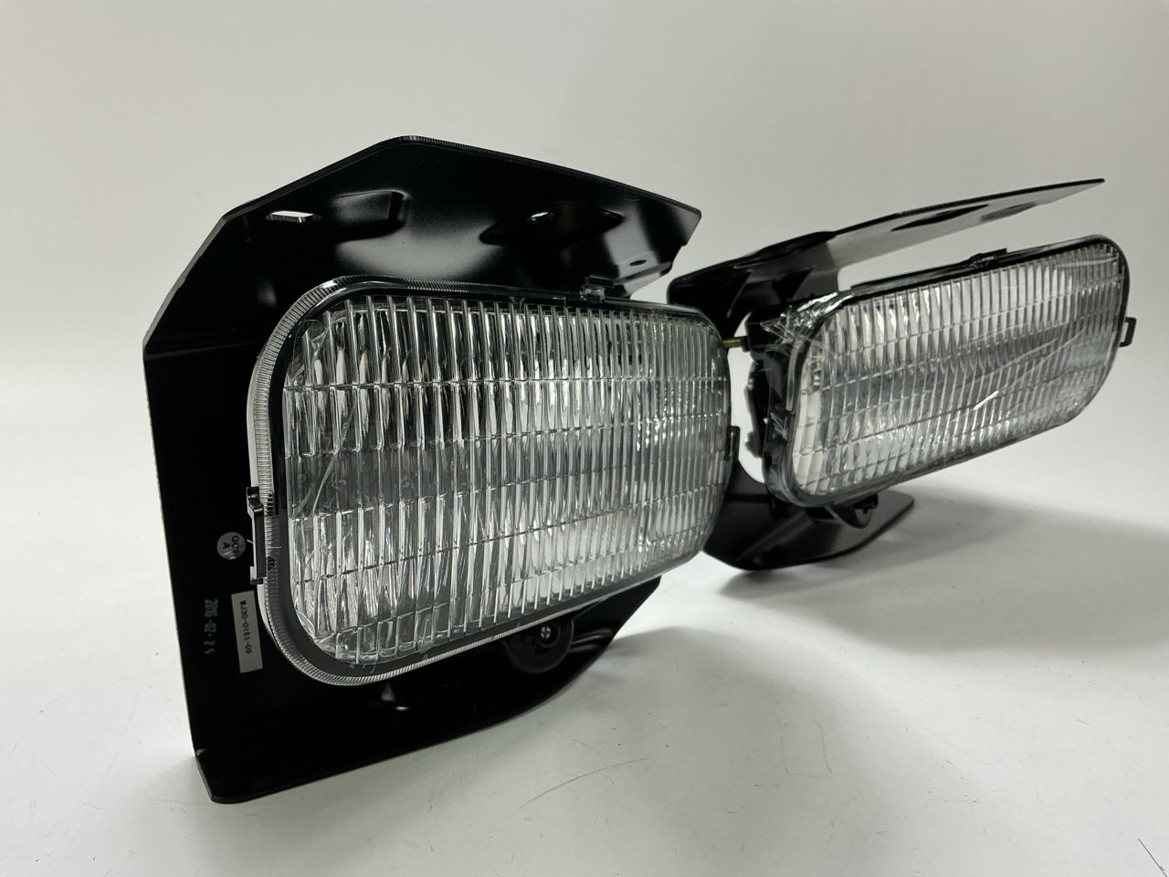Winjet WJ30-0181-09 Pair Fog Lights Bumper Lamps Clear Lens 1999-04  Ford F-150