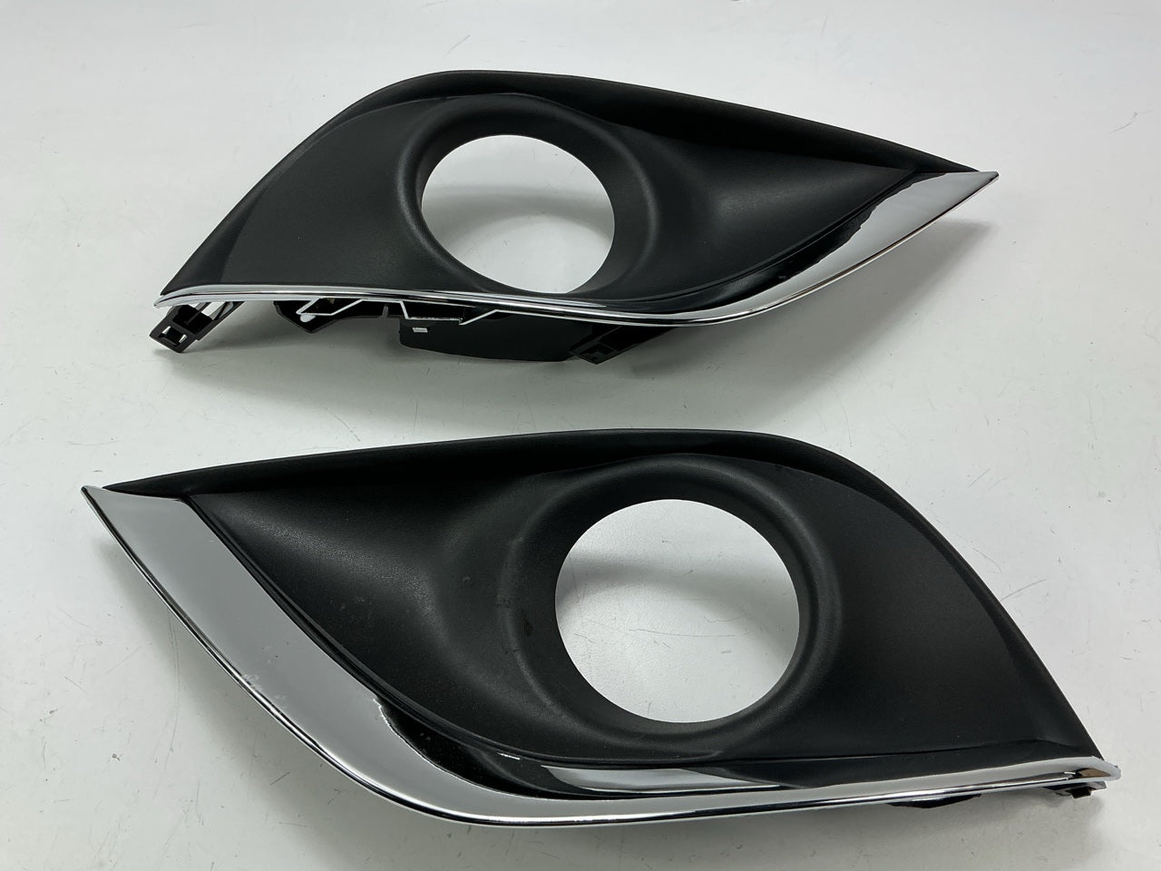 Winjet WJ30-0454-09 Fog Light Lamp Set W/ Wiring (Clear) For 16-19 Nissan Versa