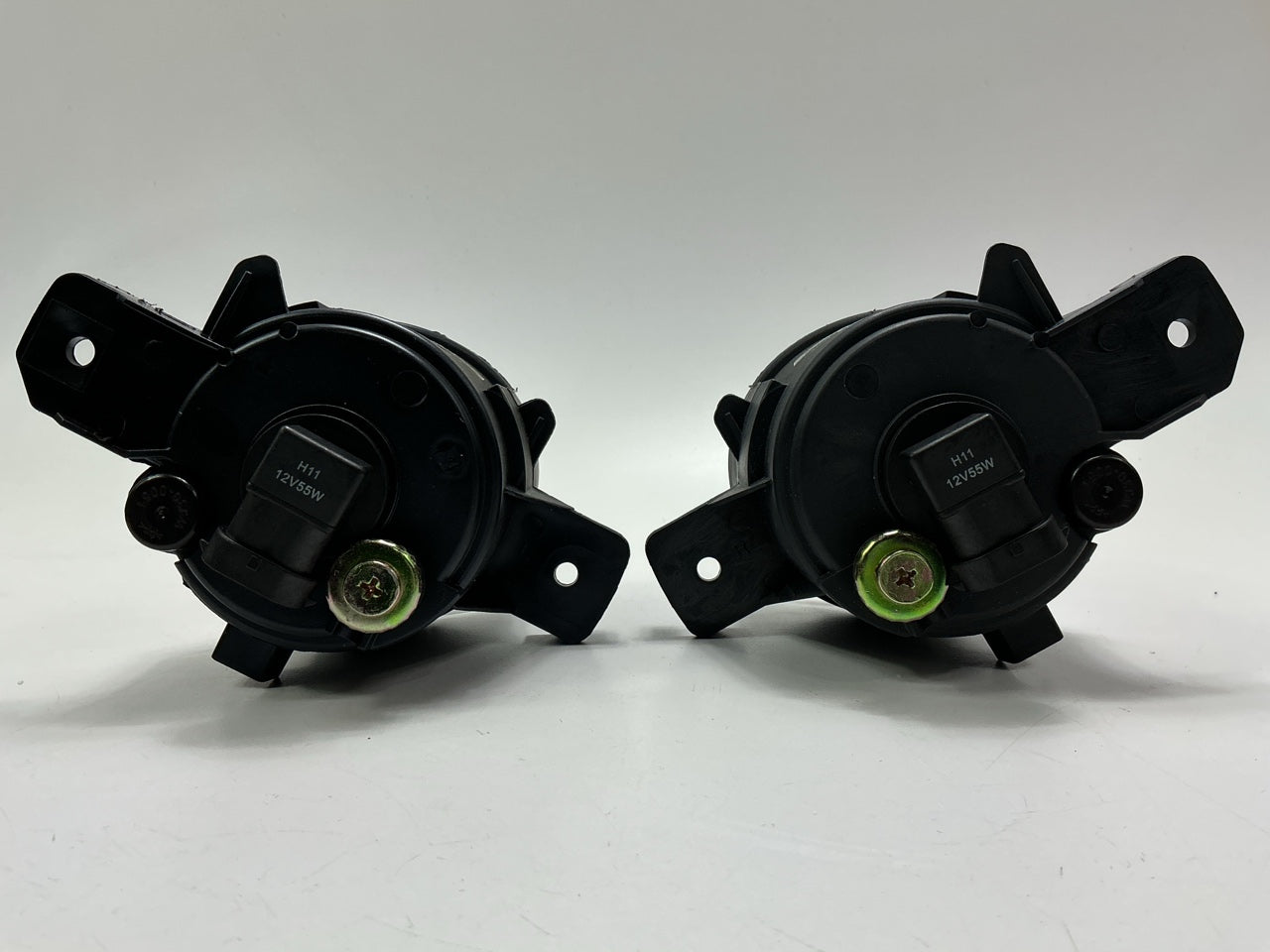 Winjet WJ30-0454-09 Fog Light Lamp Set W/ Wiring (Clear) For 16-19 Nissan Versa
