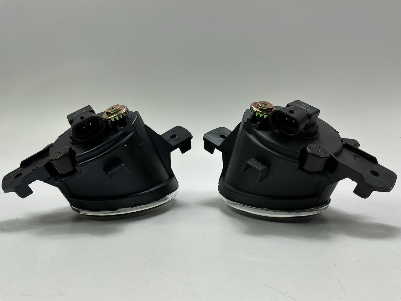 Winjet WJ30-0454-09 Fog Light Lamp Set W/ Wiring (Clear) For 16-19 Nissan Versa