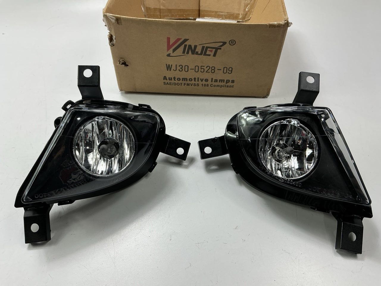 Winjet WJ30-0528-09 Fog Light Lamp Set (Clear) 2008-2011 BMW 3 Series E90 E91