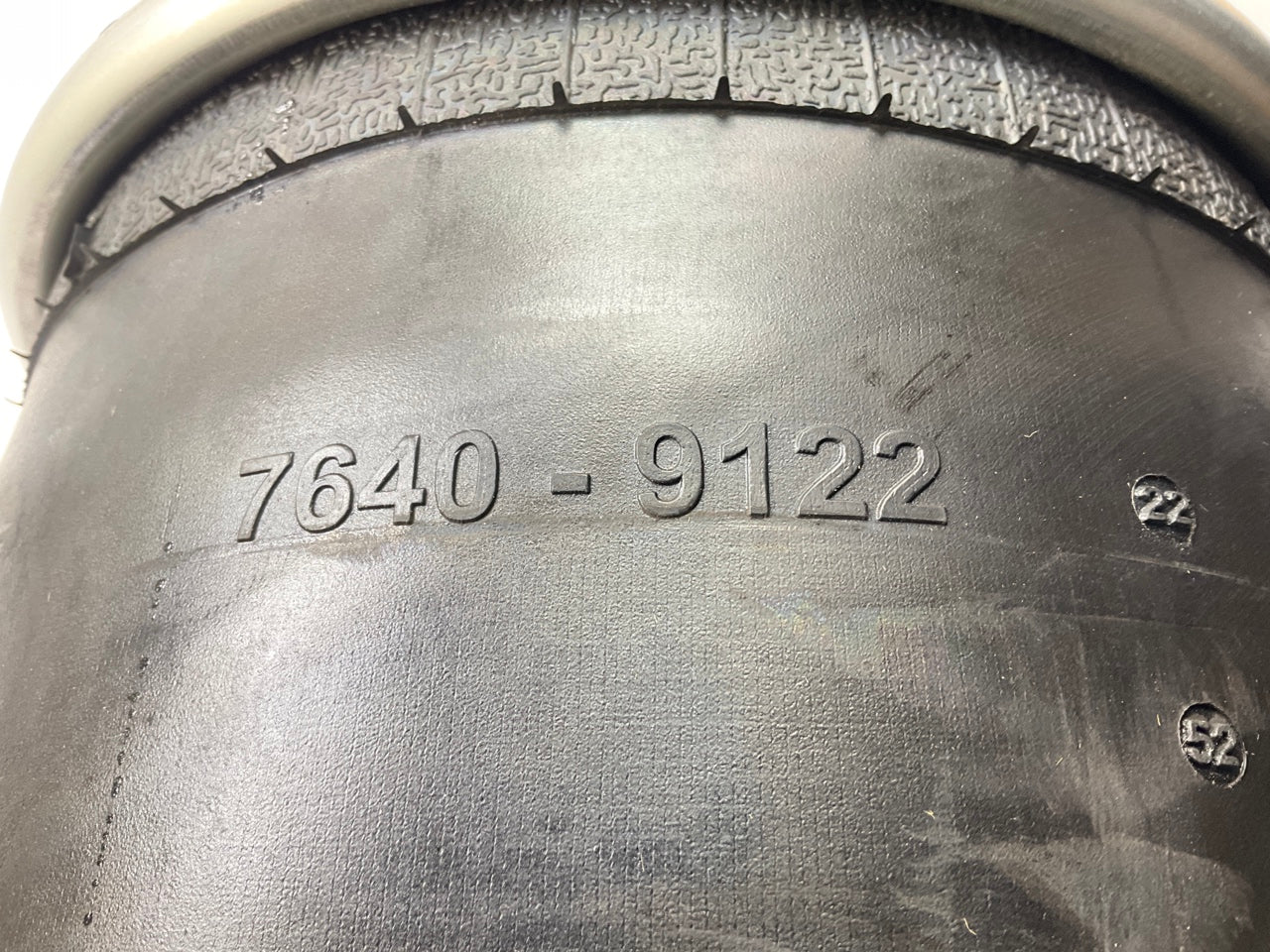 World American WA01-9122C Air Spring Bag Replaces W01-358-9122; 1R13-038