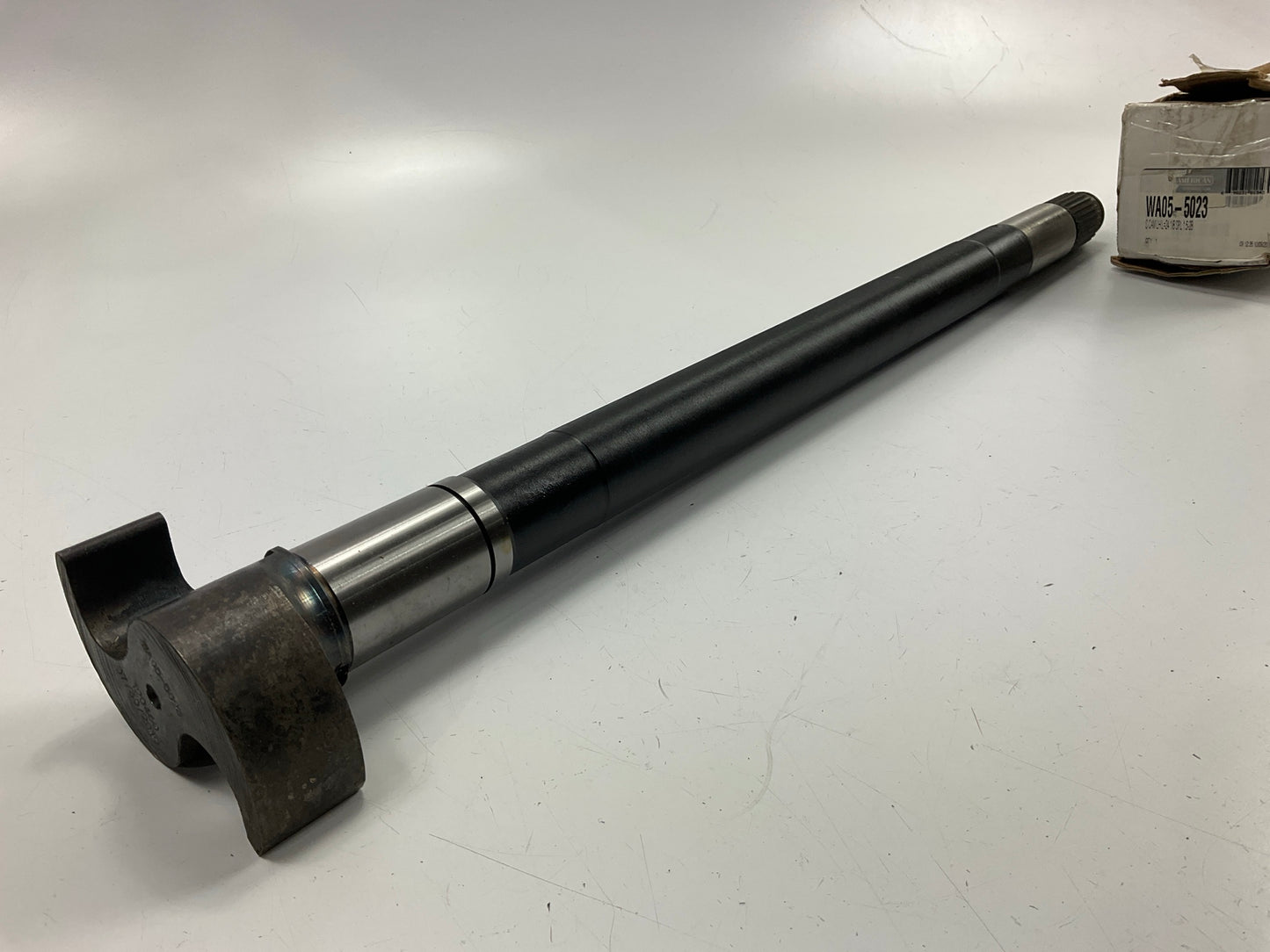 World American WA05-5023 Air Brake Camshaft, Left, 24-1/8'' Long, 1.5-28 Spline