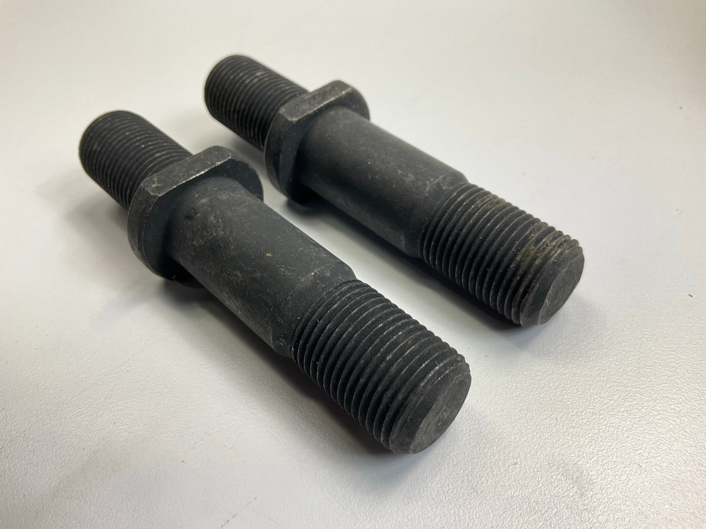 (25) World American WA07-5196 Wheel Stud - Left Hand, 4-1/32'' L. Shoulder Style