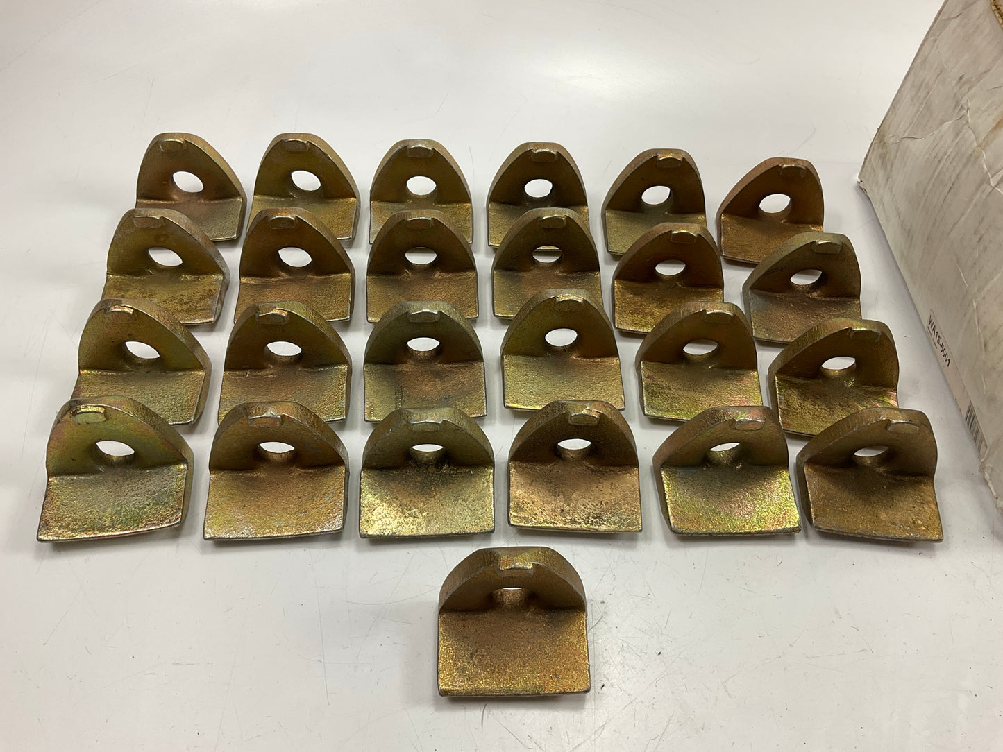 (25) World American WA15-5001 Wheel Clamps 1- 1/2'' X 2-7/8'' X 2- 1/2'' X 3/4''