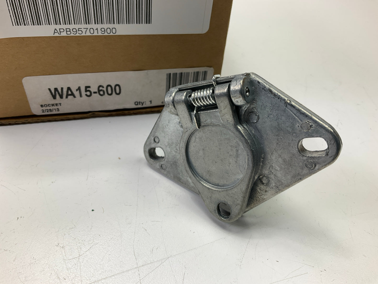 World American WA15-600 6 Way Trailer Connector Socket Assembly