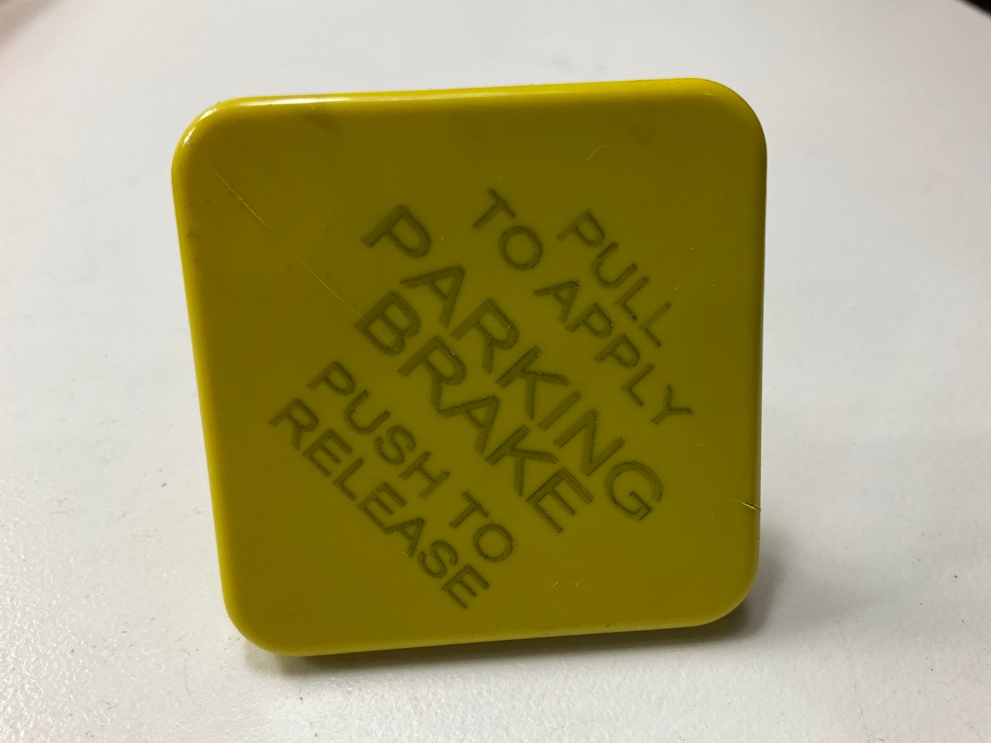 World American WA248433 Yellow Push / Pull Air Brake Valve Control Knob, 3/8''