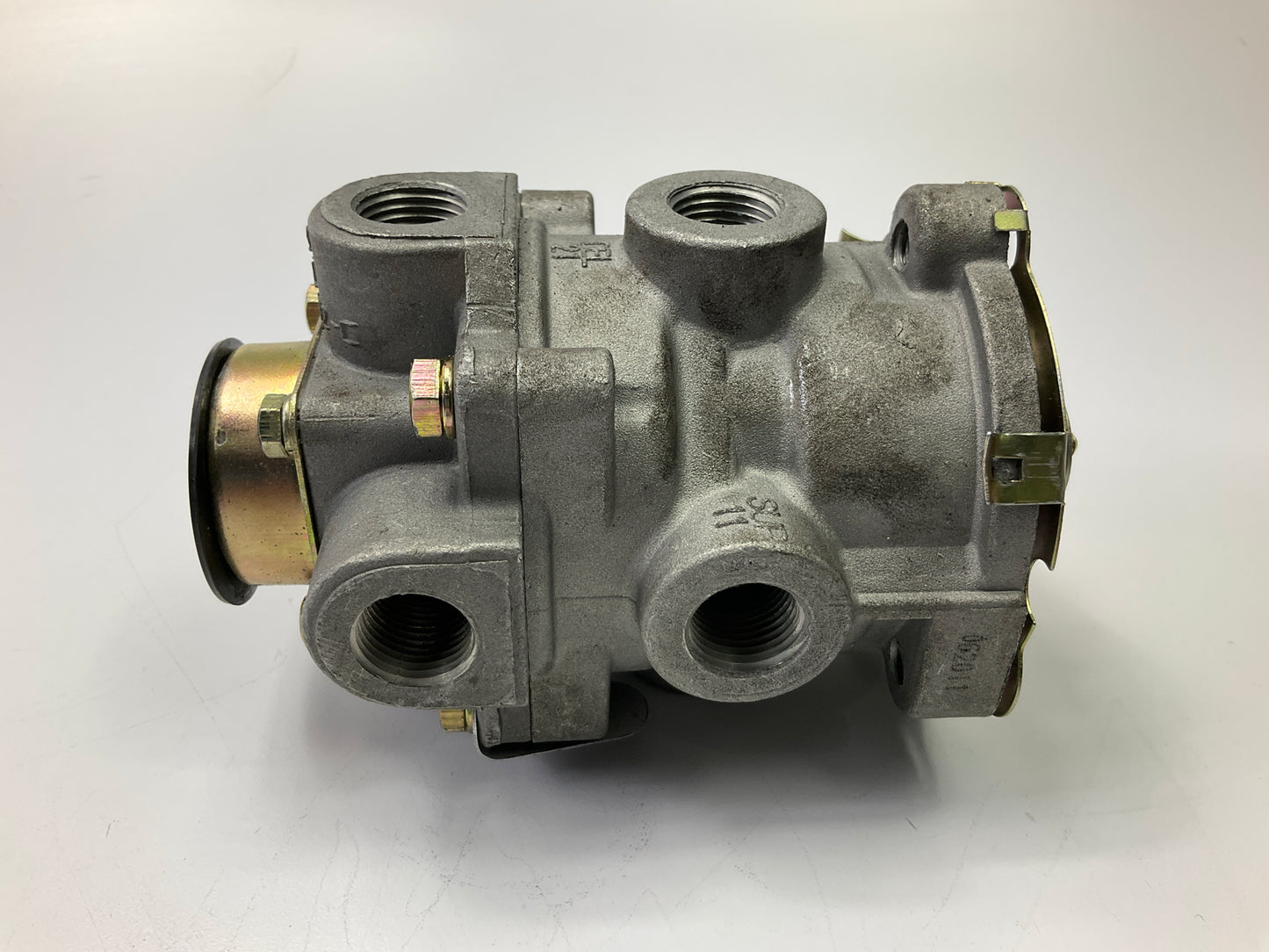 World American WA286171 Air Brake Foot Valve E-6 Type, Dual Circuit, 3/8'' NPT