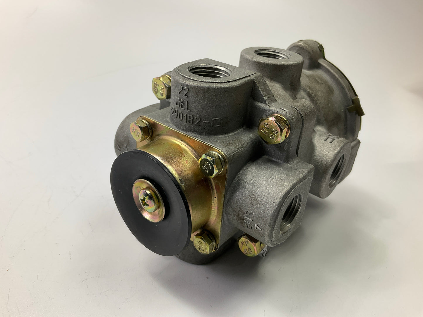 World American WA286171 Air Brake Foot Valve E-6 Type, Dual Circuit, 3/8'' NPT