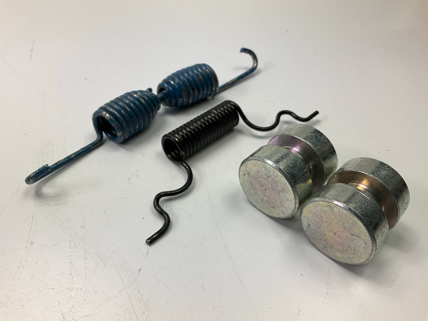 World American WAE5139 Drum Brake Hardware Kit - Eaton 15''x4'' Front 1308E E5139