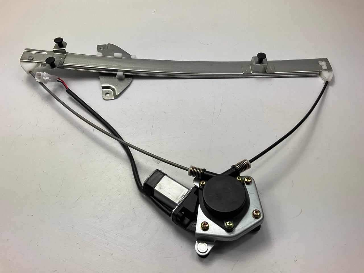 World Sourceone 1300-320286 Front Right Window Regulator For 1996-00 Toyota RAV4