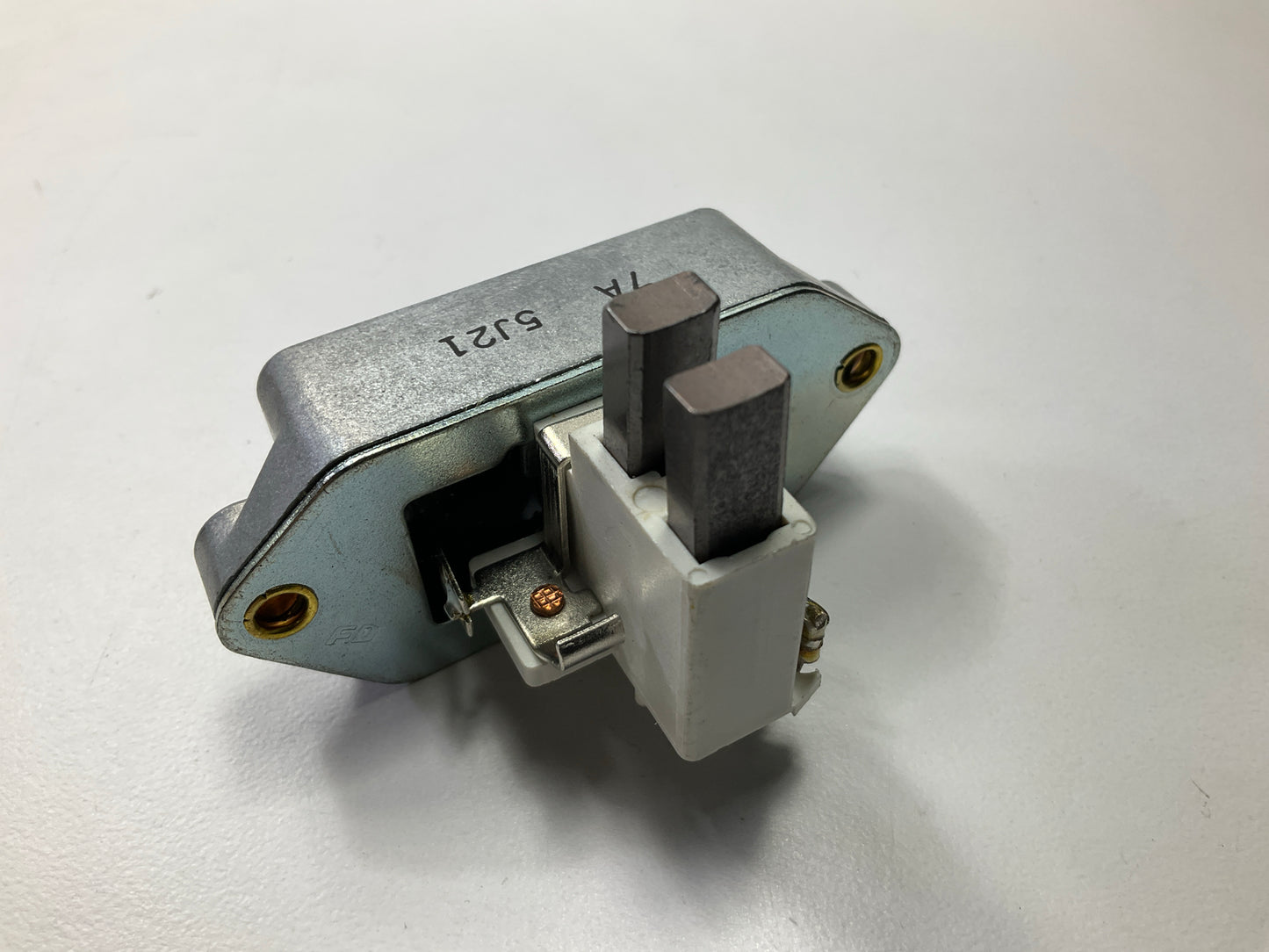 Worldparts W33-286 Voltage Regulator