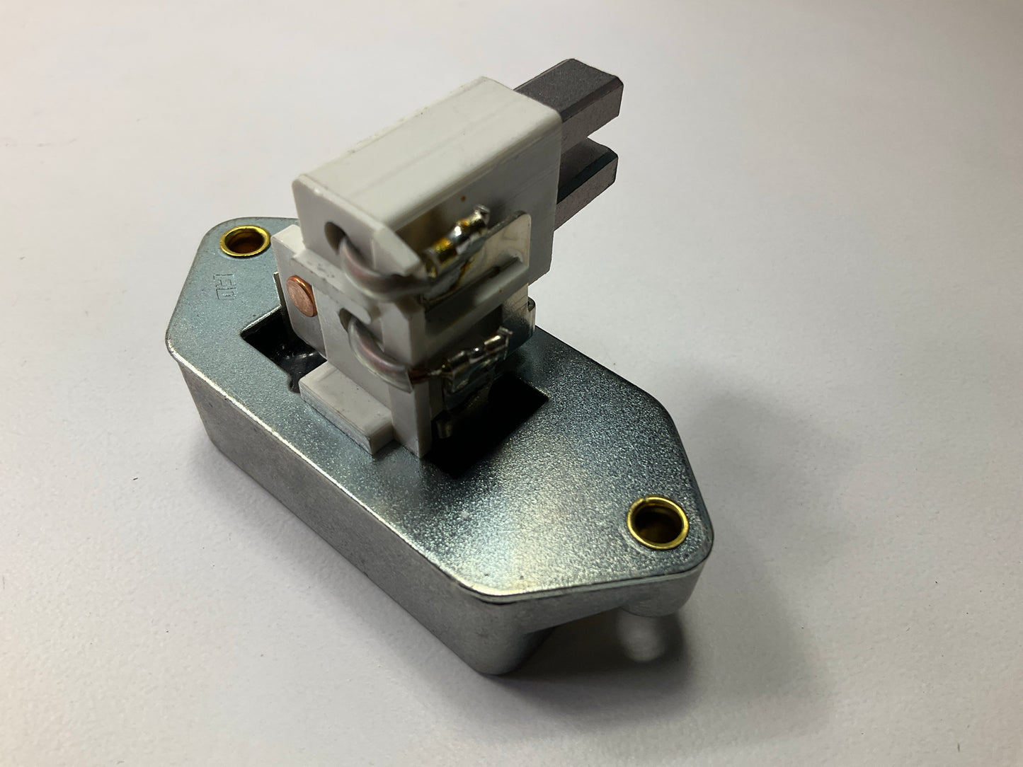 Worldparts W33-286 Voltage Regulator