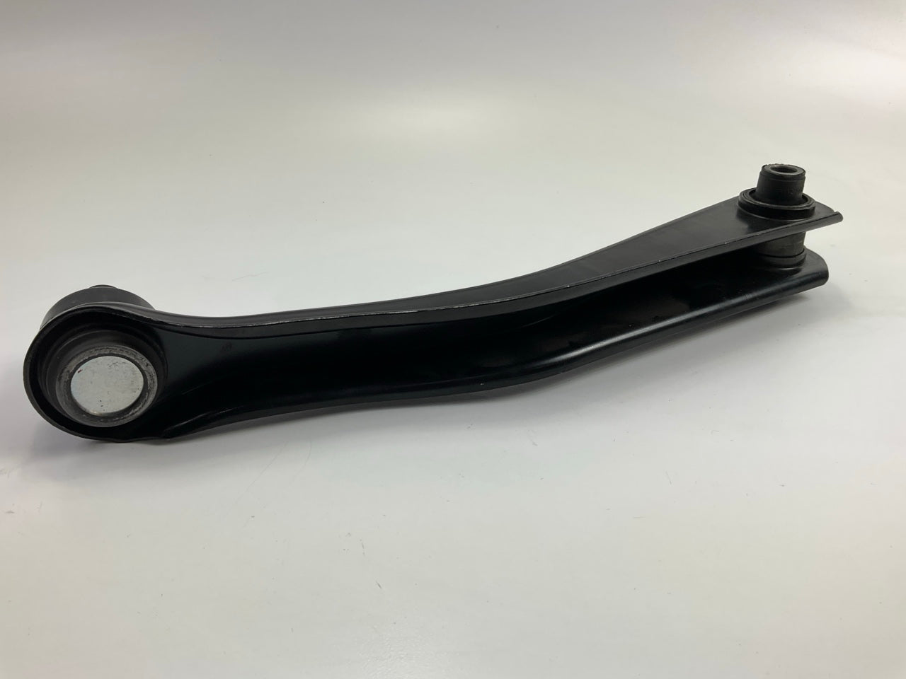 Worldparts WC1-21152 Rear Right Lower Control Arm 97-04 Diamante FWD ONLY