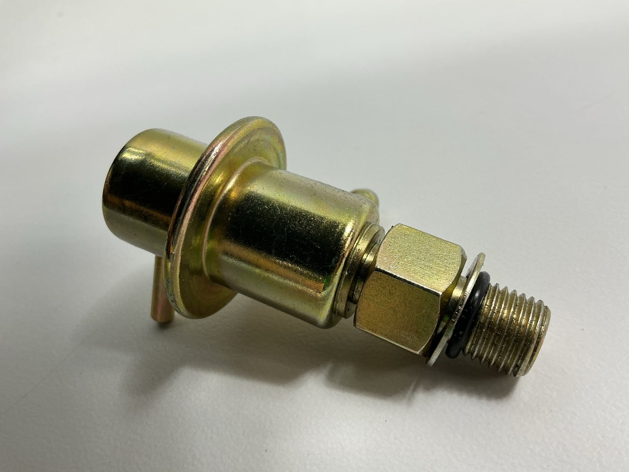 WVE 5G1013 Fuel Injection Pressure Regulator