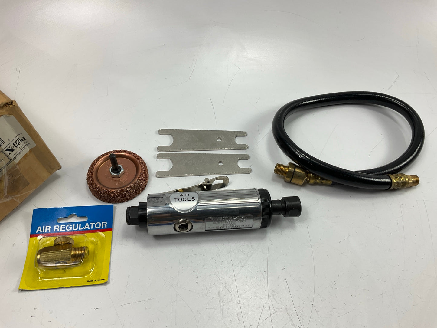 Xtra Seal 14-318 Mighty-Mite Variable Speed Buffer Kit 1/4'' Air Die Grinder