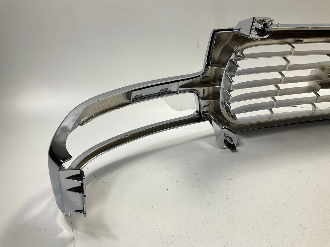 NEW  AFTERMARKET GM1200430 Grille For 1999-2002 GMC Sierra 2000-2006 GMC Yukon