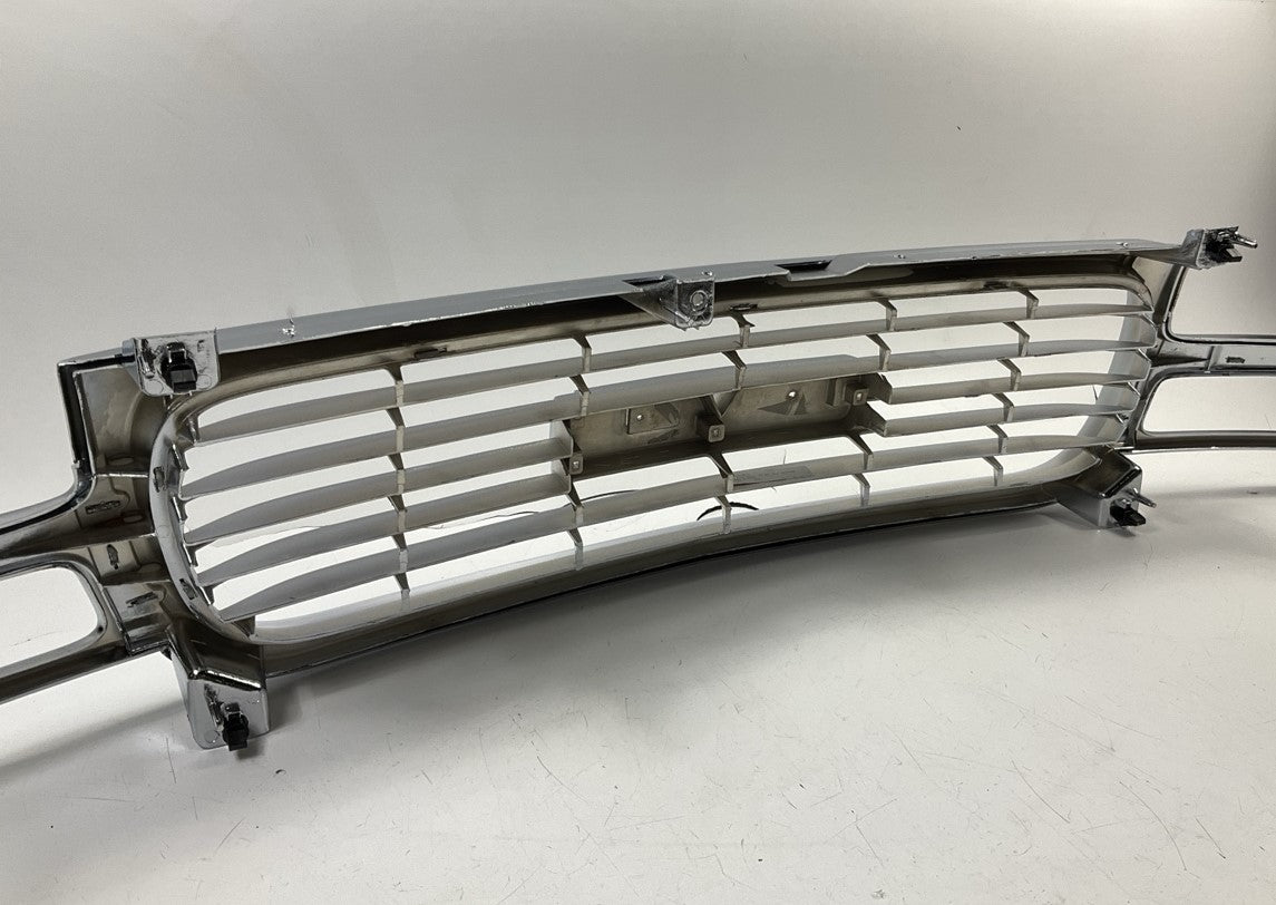 NEW  AFTERMARKET GM1200430 Grille For 1999-2002 GMC Sierra 2000-2006 GMC Yukon