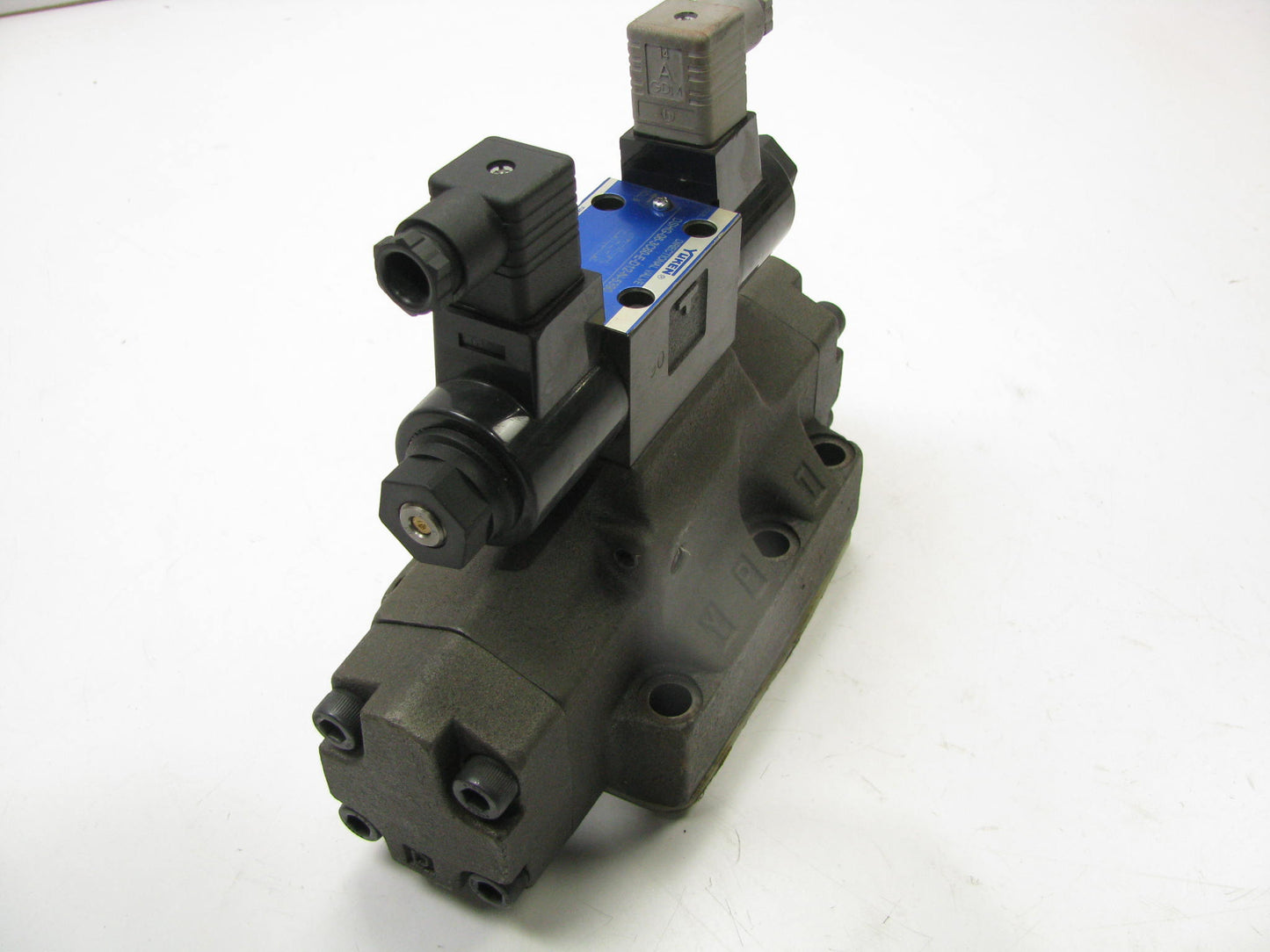 YUKEN DSHG-06-3C60-E-D12-N-5390 PILOT OPERATED DIRECTIONAL HYDRAULIC VALVE