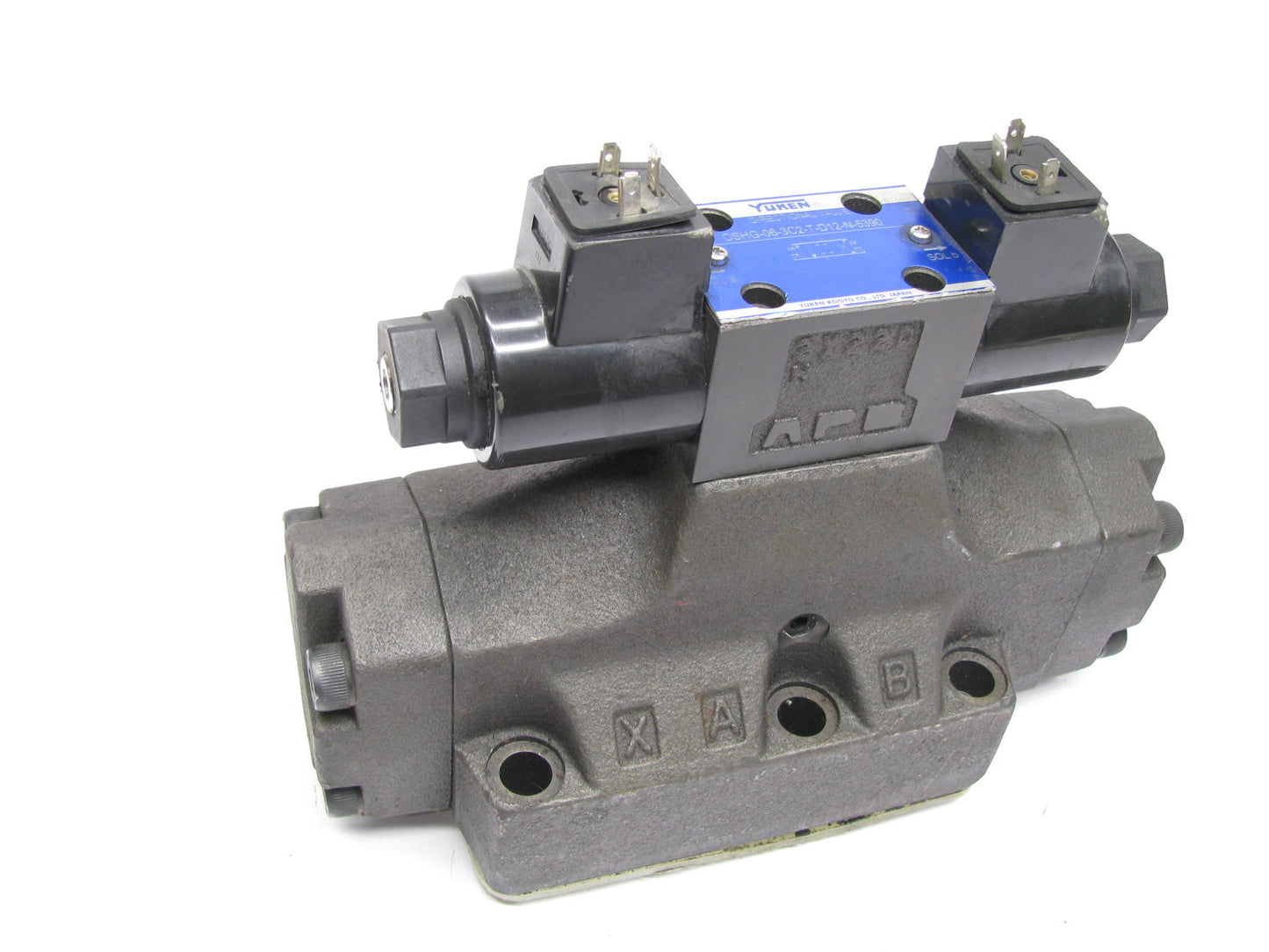 DAMAGED - YUKEN DSHG-06-3C60-E-D12-N-5390   DIRECTIONAL HYDRAULIC VALVE