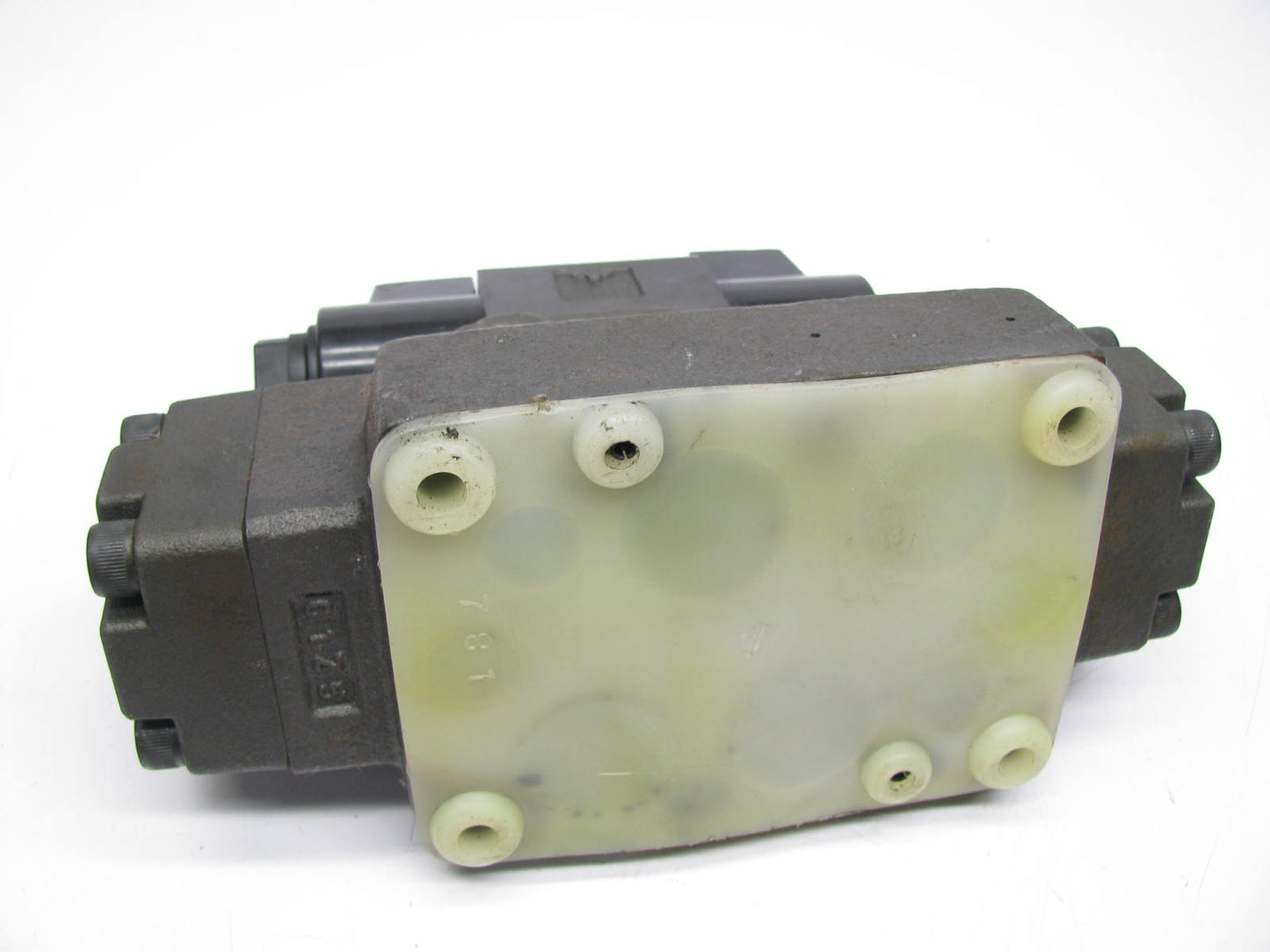 DAMAGED - YUKEN DSHG-06-3C60-E-D12-N-5390   DIRECTIONAL HYDRAULIC VALVE